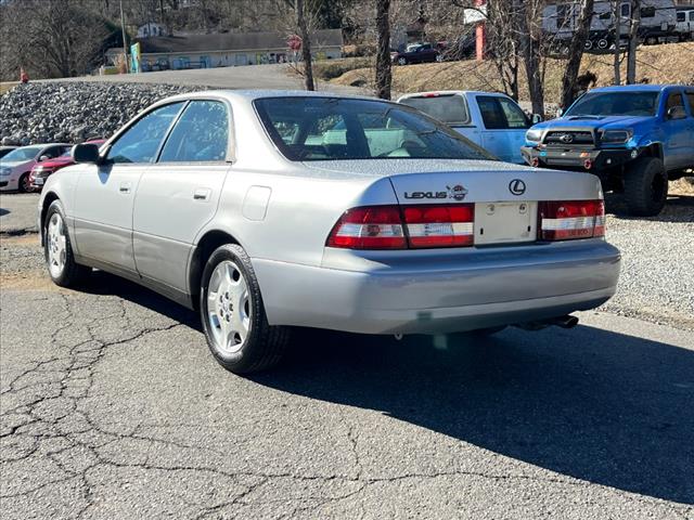 2000 Lexus ES 300 Base