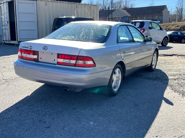 2000 Lexus ES 300 Base