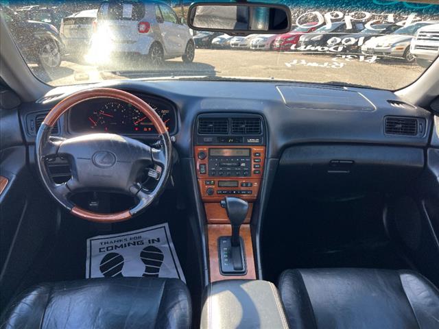 2000 Lexus ES 300 Base
