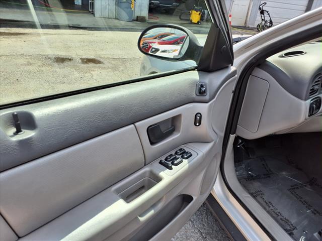 2003 Ford Taurus SE