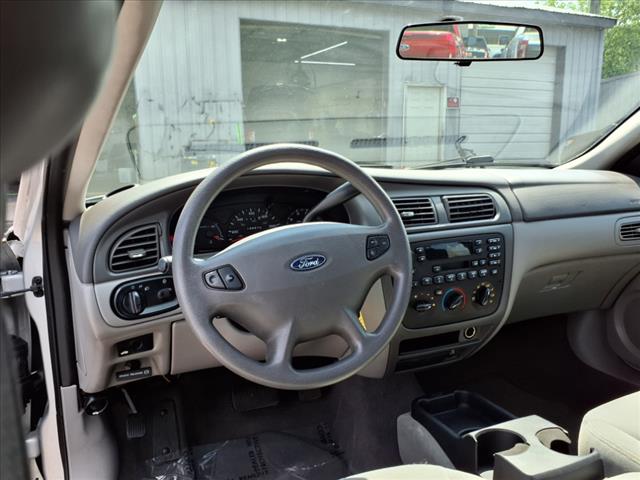 2003 Ford Taurus SE