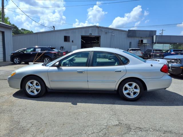 2003 Ford Taurus SE