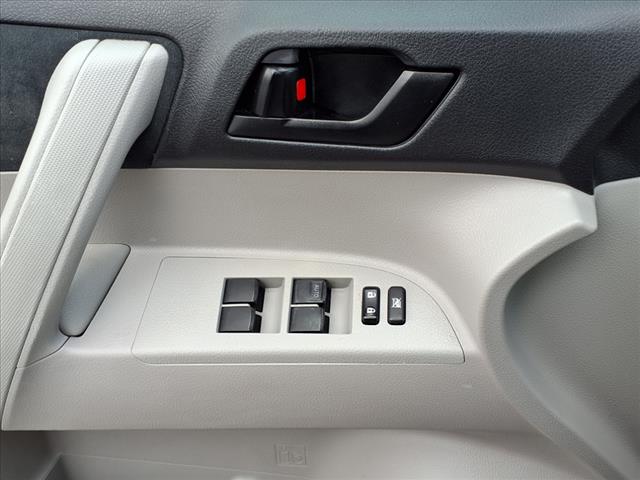 2010 Toyota Highlander SE