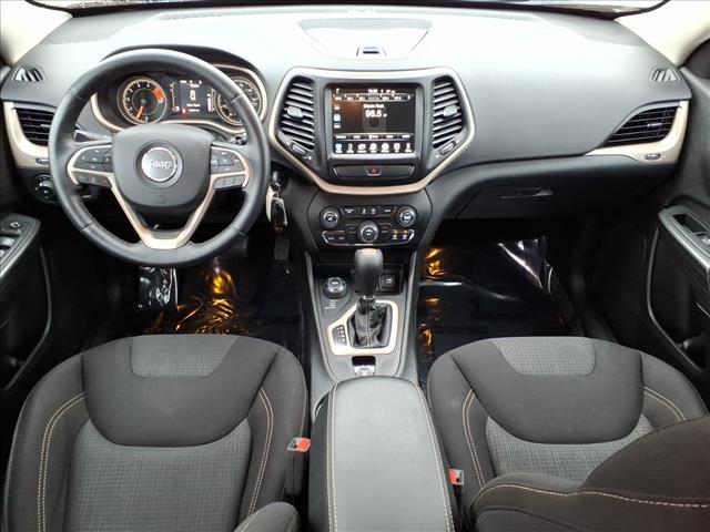 2017 Jeep Cherokee Latitude:6372A