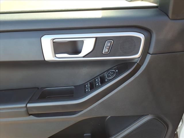 2022 Ford Explorer Base:6382