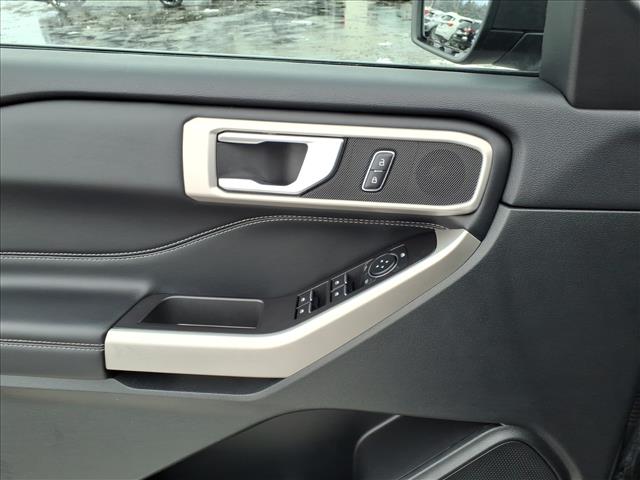 2023 Ford Explorer XLT:6398