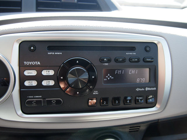 2013 Toyota Yaris 5-Door LE