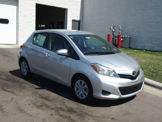 2013 Toyota Yaris 5-Door LE