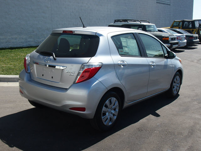 2013 Toyota Yaris 5-Door LE