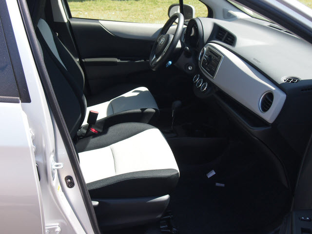 2013 Toyota Yaris 5-Door LE
