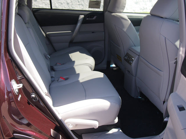 2013 Toyota Highlander SE