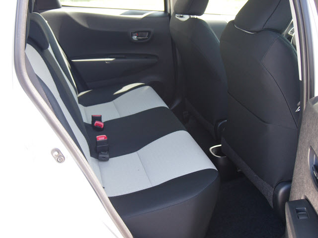 2013 Toyota Yaris 5-Door LE