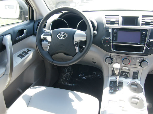 2013 Toyota Highlander SE