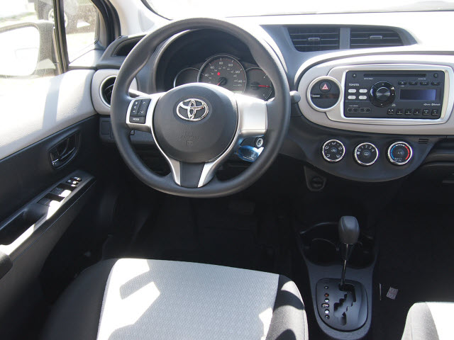 2013 Toyota Yaris 5-Door LE