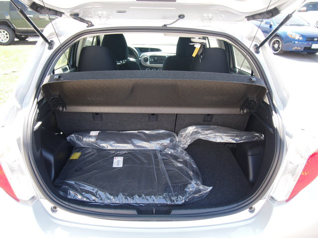 2013 Toyota Yaris 5-Door LE