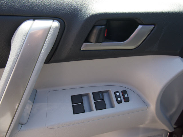 2013 Toyota Highlander SE