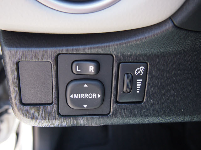 2013 Toyota Yaris 5-Door LE