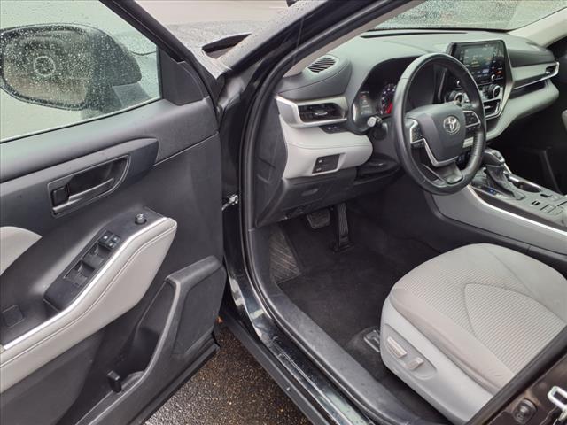 2022 Toyota Highlander LE