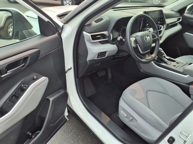 2022 Toyota Highlander LE
