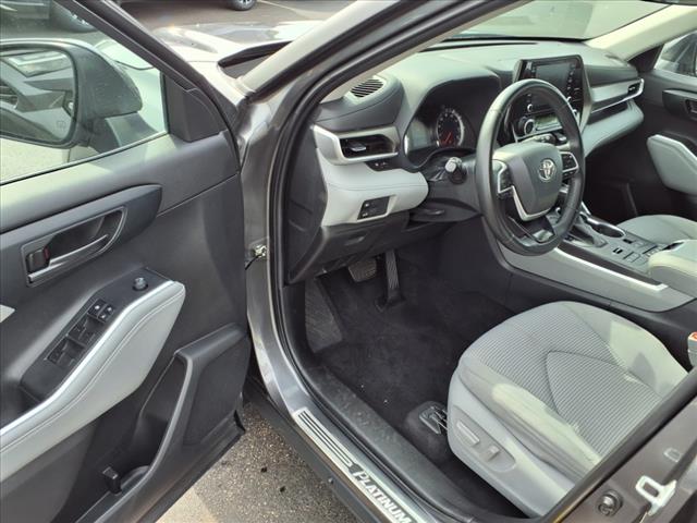 2022 Toyota Highlander LE