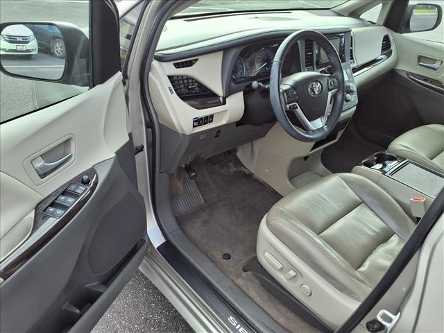 2016 Toyota Sienna XLE