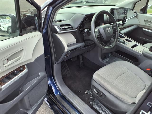 2022 Toyota Sienna LE