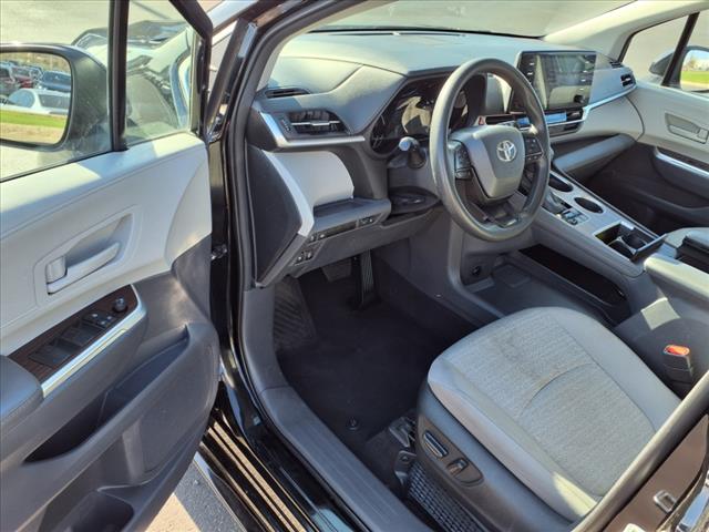 2023 Toyota Sienna LE