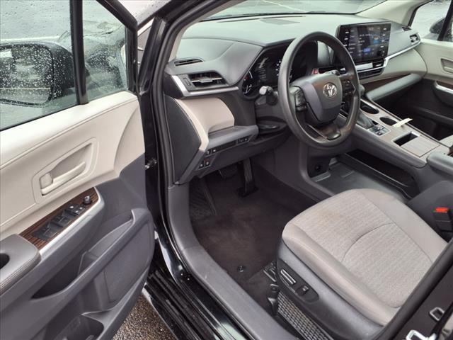 2022 Toyota Sienna LE