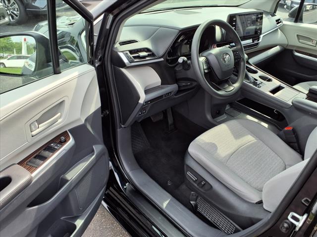 2022 Toyota Sienna LE