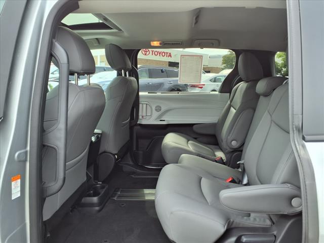 2025 Toyota Sienna LE