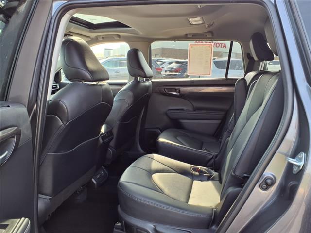 2022 Toyota Highlander LIMITED