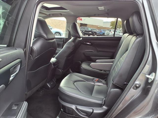2022 Toyota Highlander Hybrid HYBRID XLE