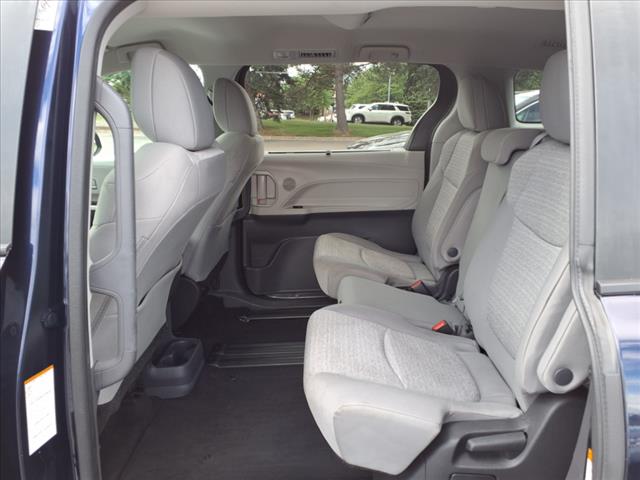 2022 Toyota Sienna LE