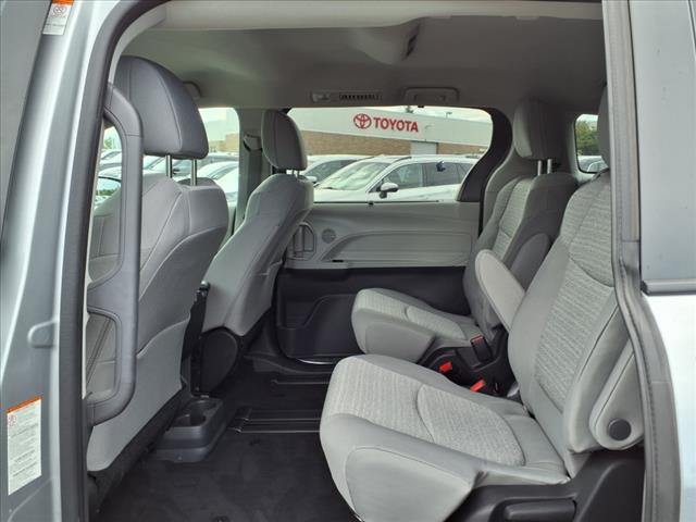 2022 Toyota Sienna LE