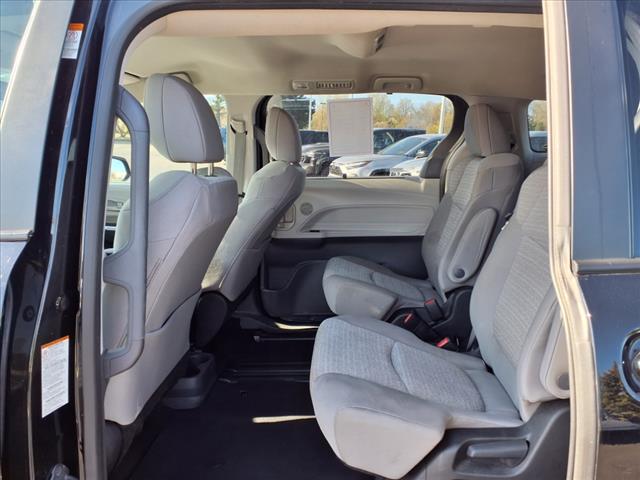 2023 Toyota Sienna LE