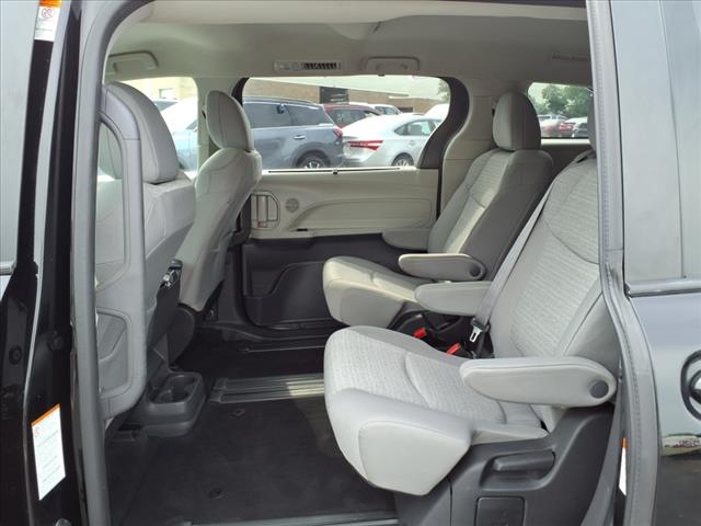 2022 Toyota Sienna LE