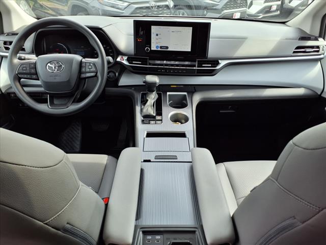 2025 Toyota Sienna LE