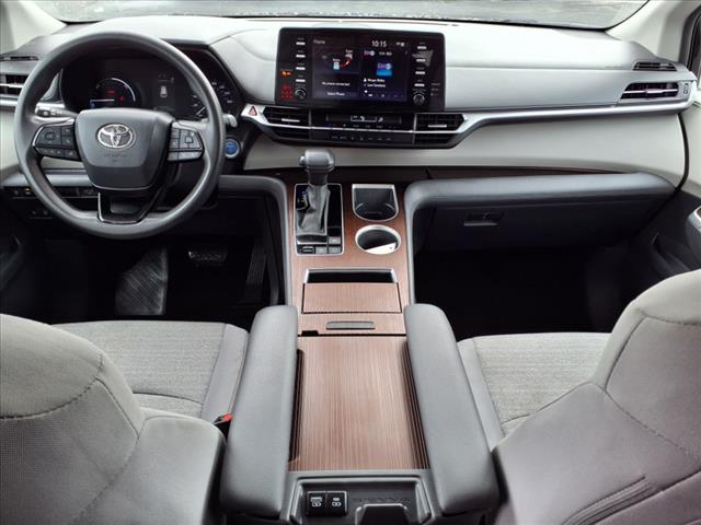 2023 Toyota Sienna LE