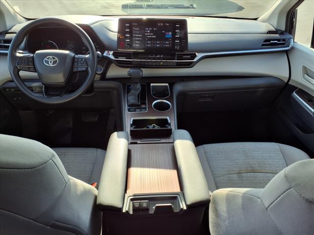 2023 Toyota Sienna LE