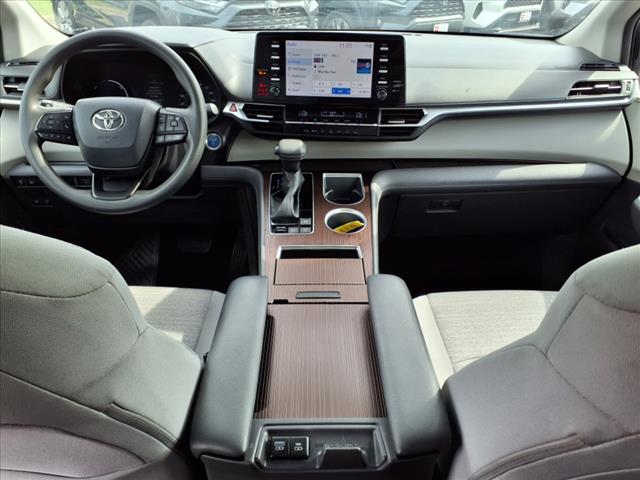 2022 Toyota Sienna LE