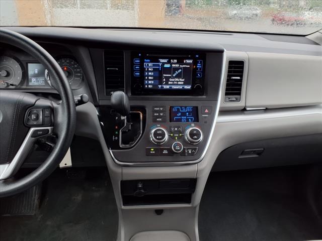 2017 Toyota Sienna LE