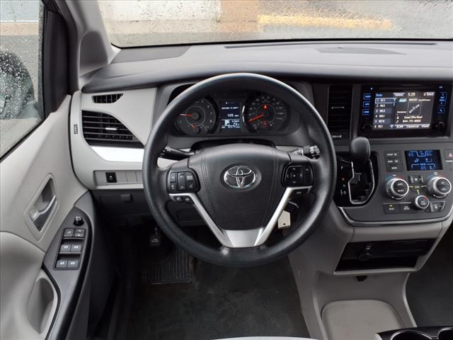 2017 Toyota Sienna LE