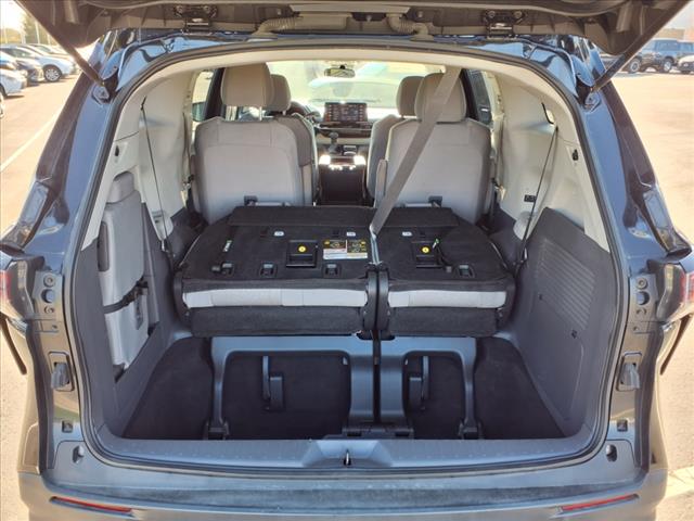 2023 Toyota Sienna LE