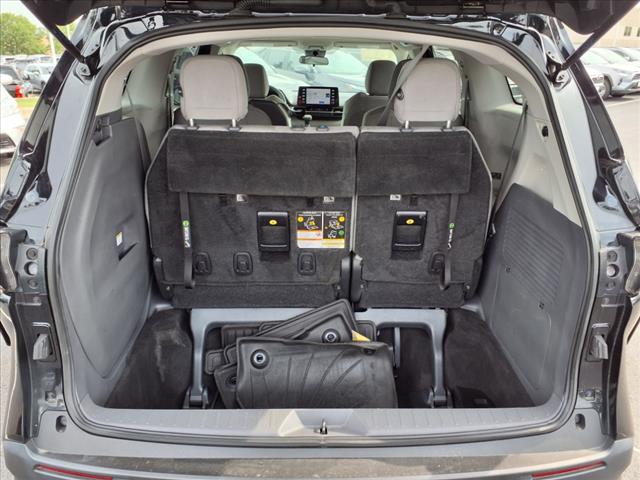 2022 Toyota Sienna LE