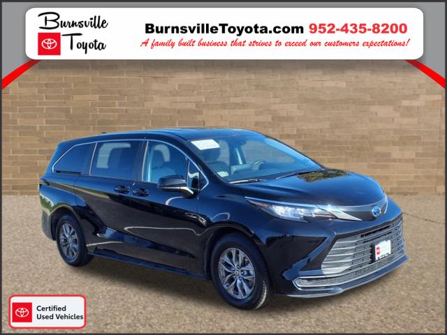 2023 Toyota Sienna LE