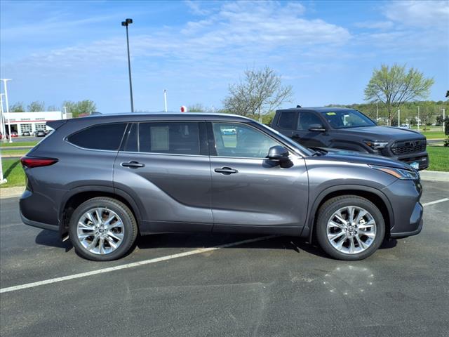 2022 Toyota Highlander LIMITED