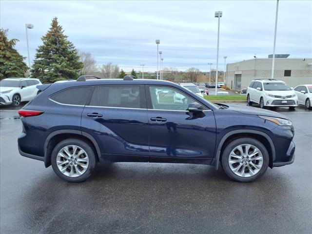 2022 Toyota Highlander LIMITED