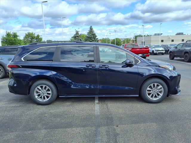 2022 Toyota Sienna LE