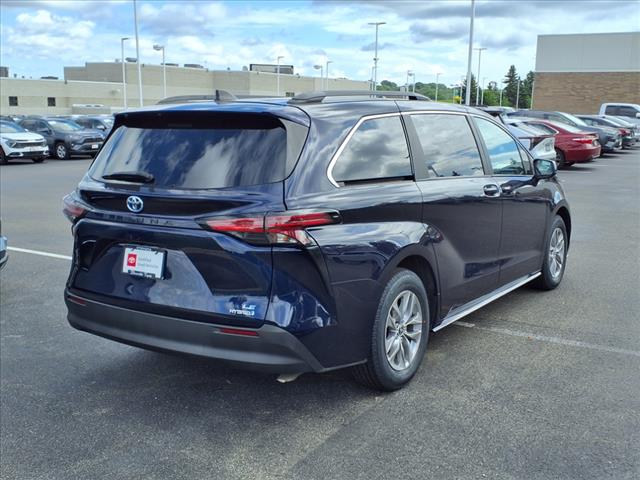 2022 Toyota Sienna LE