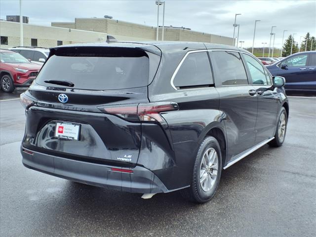 2023 Toyota Sienna LE